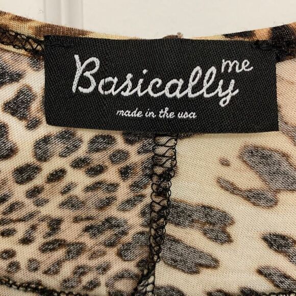 Basically Me Women's Tan Animal Print Asymmetric Hem Sleeveless Top Size Small - Picture 3 of 7